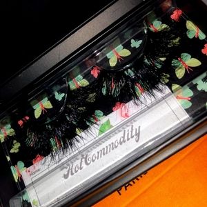 !! NEW RELEASE !! Hot Commodity Lashes
